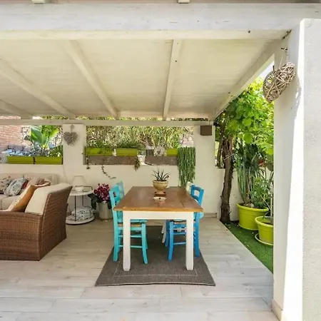 Casa Nora, 200m Dal Mare Апартаменты *